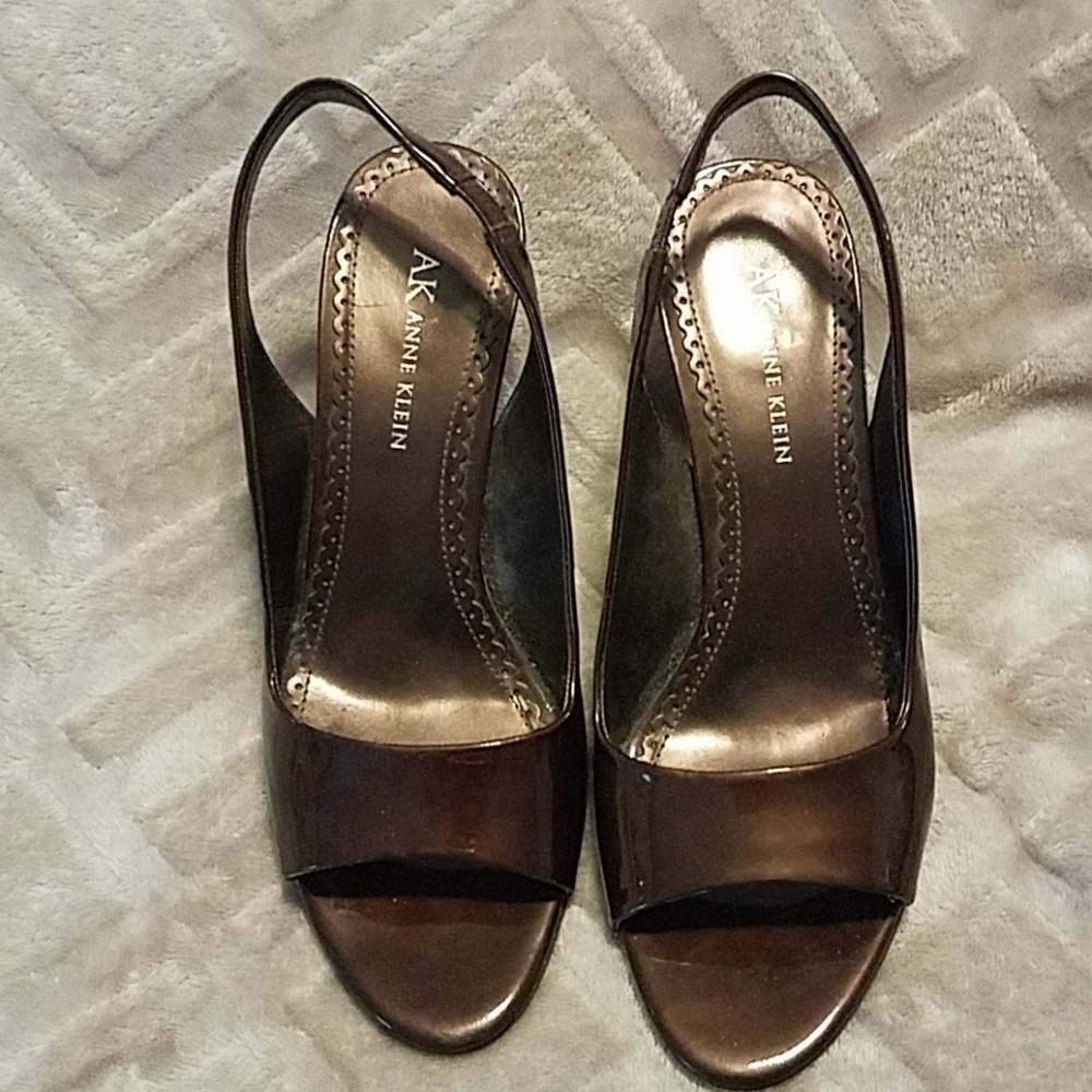 AK Anne Klein peep toe sling back pumps